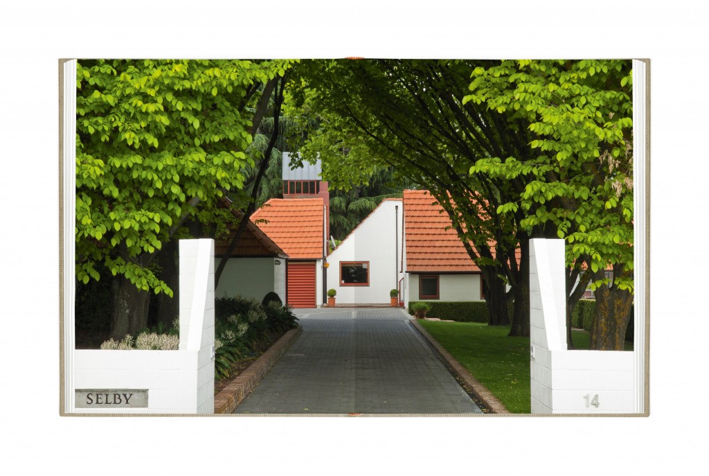 The Foster House in Havelock North was designed by Miles Warren of Warren & Mahoney in the early 1970s and was photographed by Paul McCredie. 