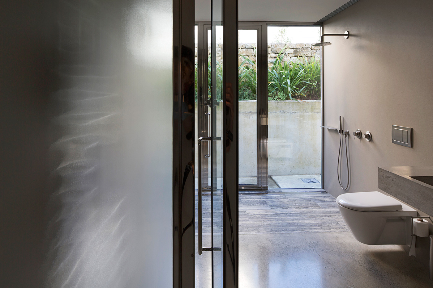 A bathroom by Jeff Fearon and Tim Hay. Photograph by Patrick Reynolds.