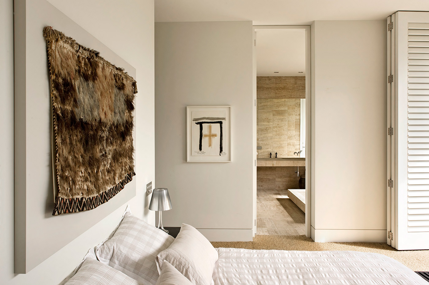 A bathroom by Jack McKinney. Photograph by Simon Devitt.