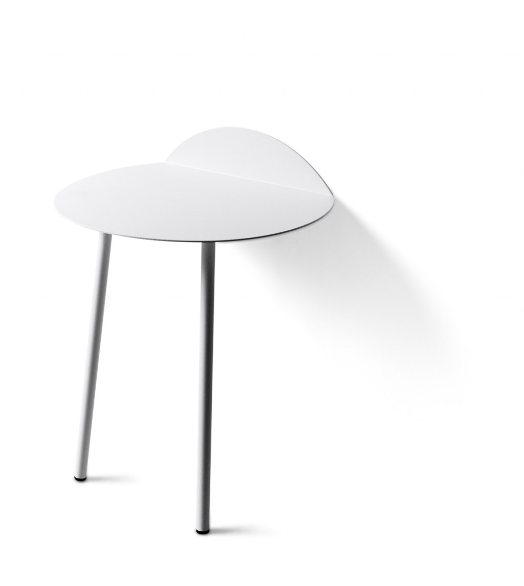 ‘Yeh’ wall table