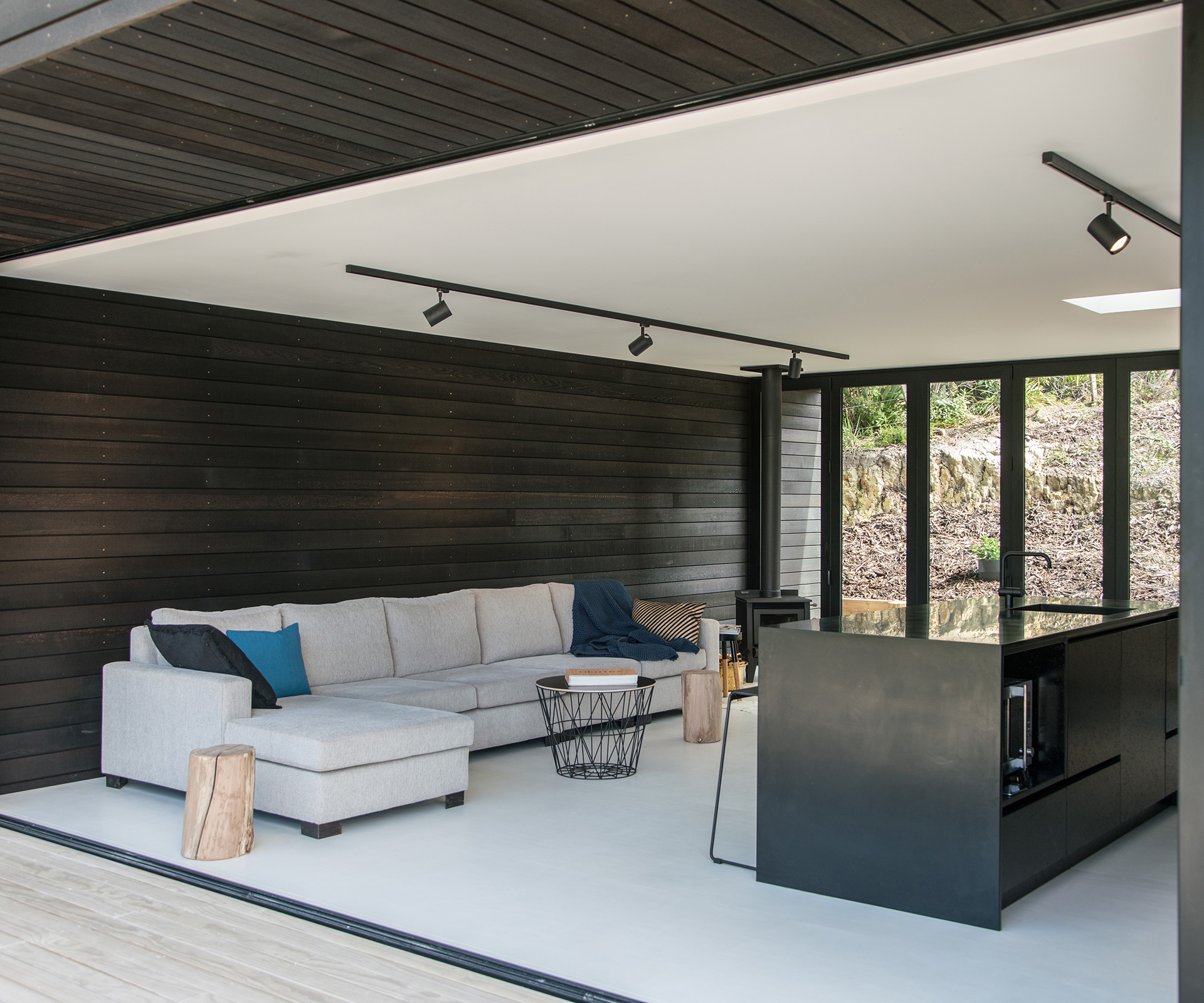 The home features glass bifolds by Altherm Window Systems on both sides, allowing the design to be adapted to a wide range of sites. Photograph by Jeremy Toth. 