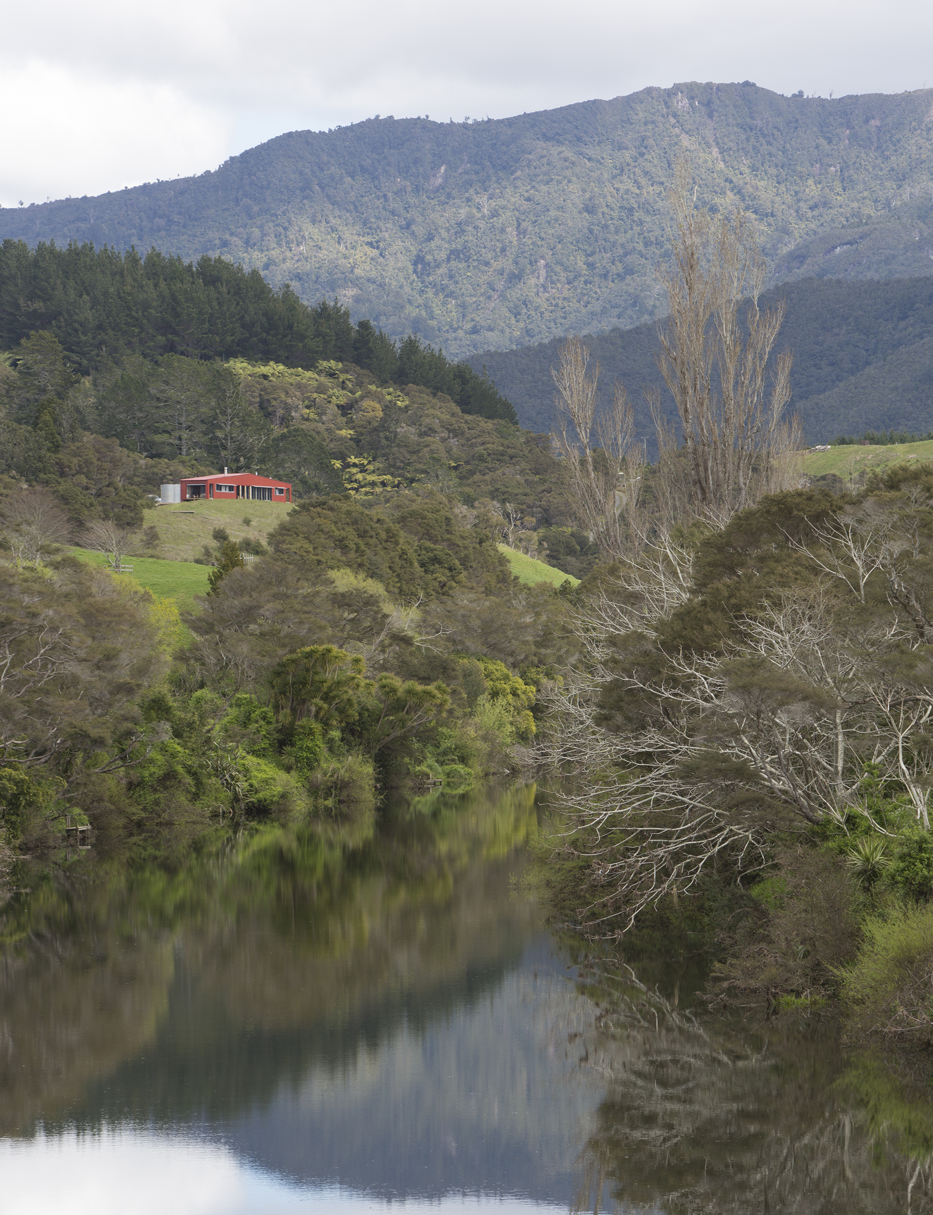 The holiday home is Inspired by the economy of trampers’ huts and farm sheds. It was built by Mackenzie Construction of Thames.