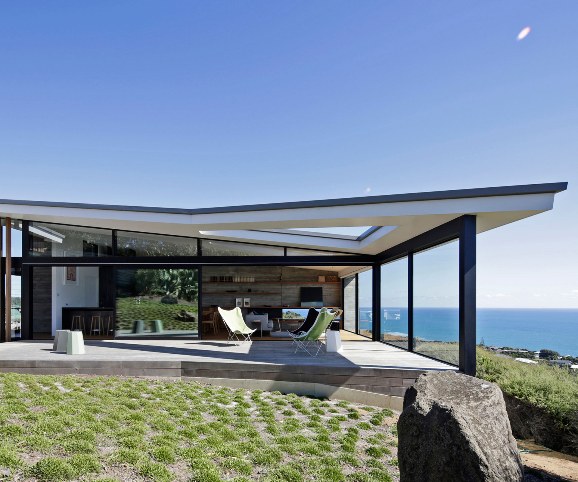 The home's living area extends onto a sheltered north-facing deck. Photograph by Patrick Reynolds. (black house with deck