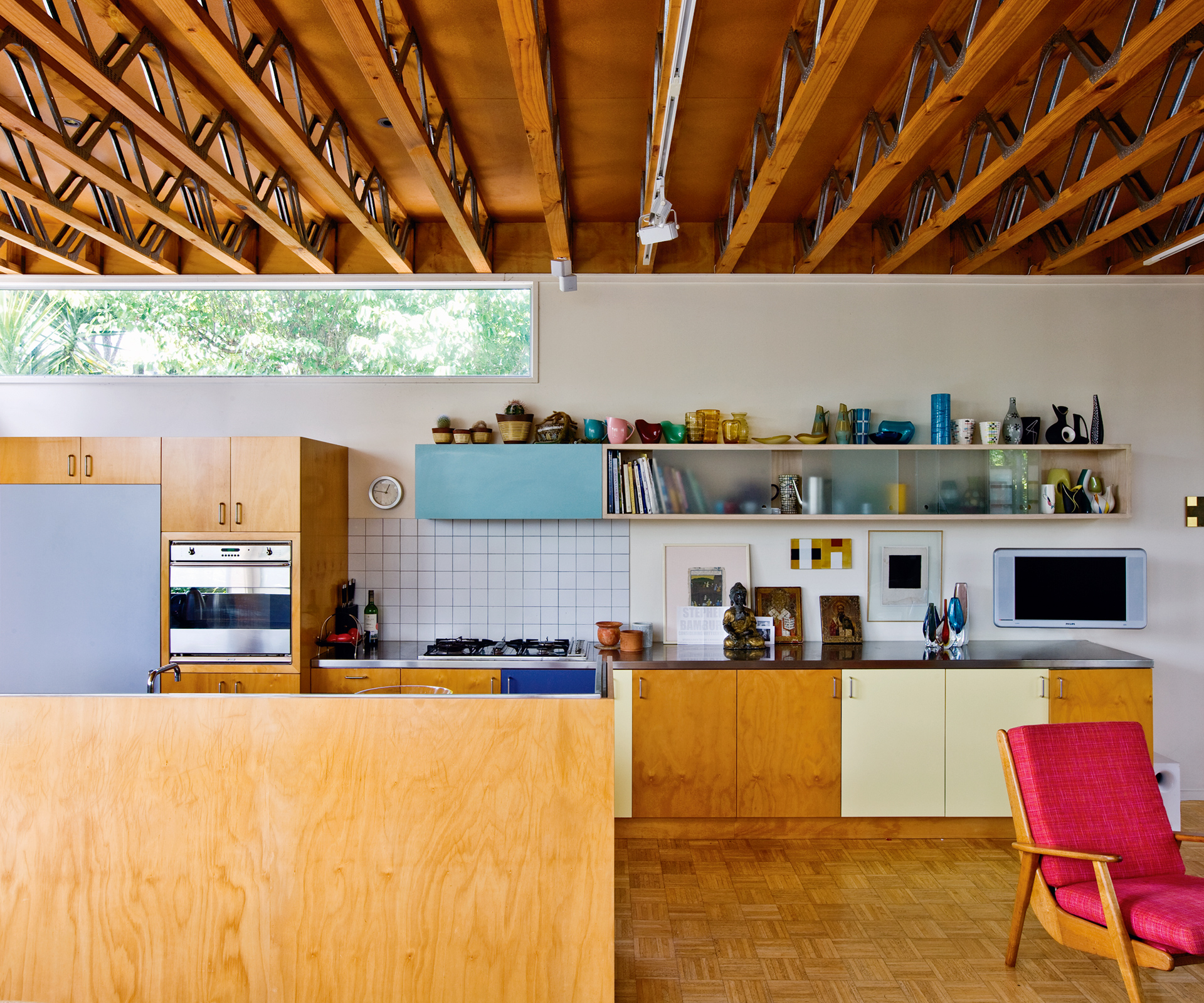 The timber detailing throughout the home reflects Jan’s wish for warmth, rather than a home reminiscent of a barren art gallery.