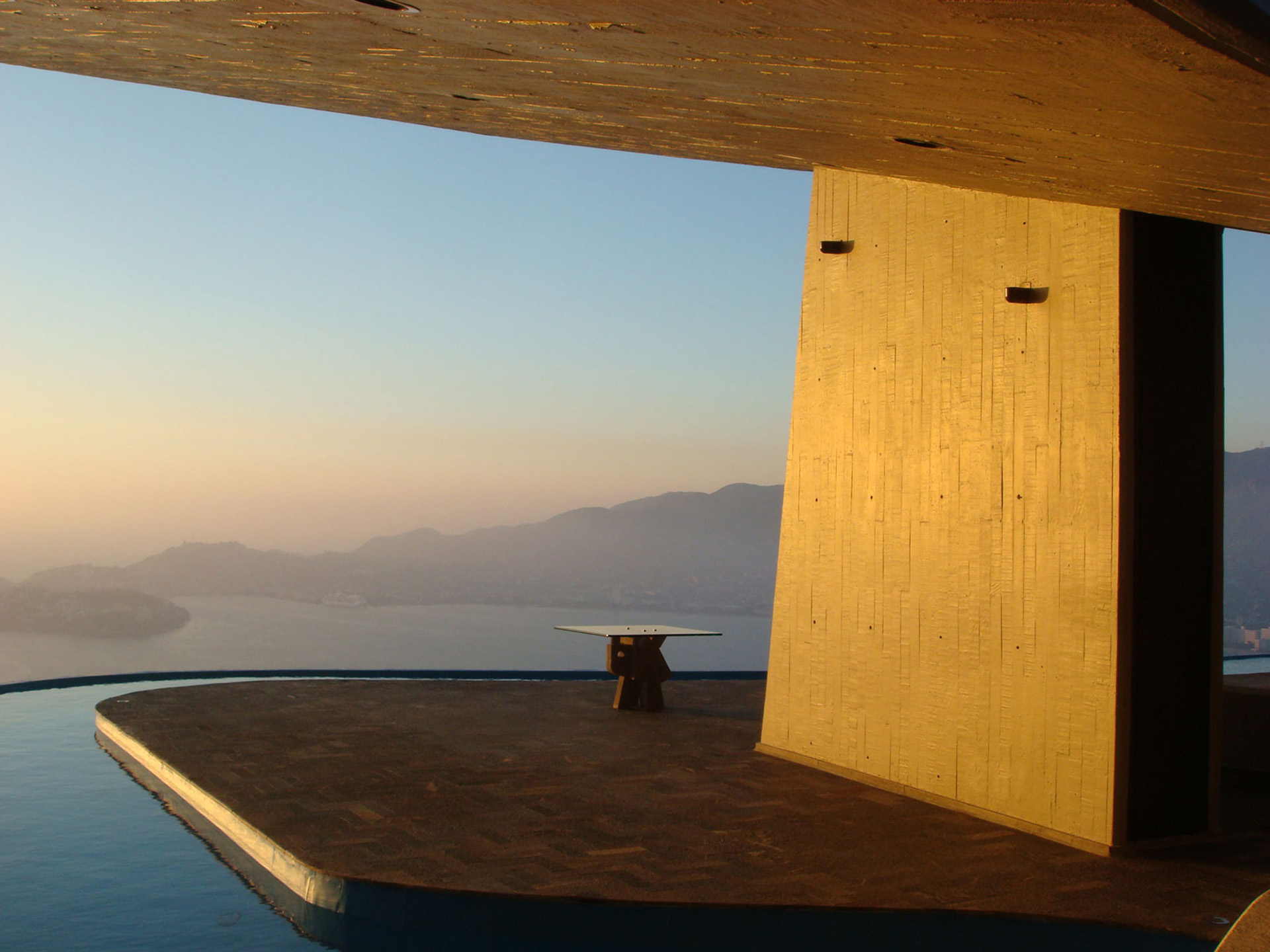 A John Lautner building in the film Infinite Space.
