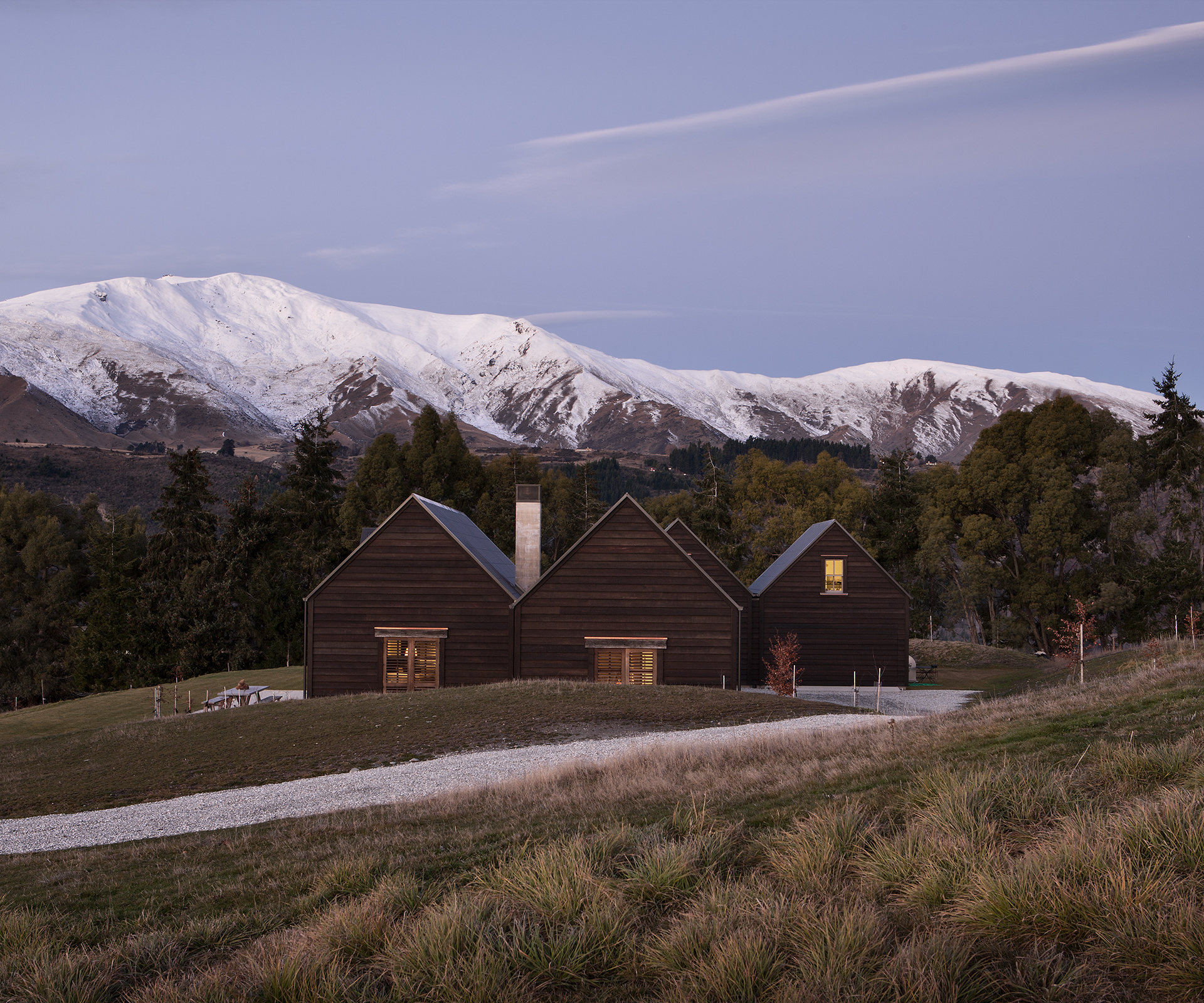 The owner wanted the new residence, located in the Bendemeer Estate, to be a romantic echo of the simple farm buildings of his youth. “He’s very aesthetically sensitive and was aware of what would look appropriate in this environment,” says architect Jessica Barter.