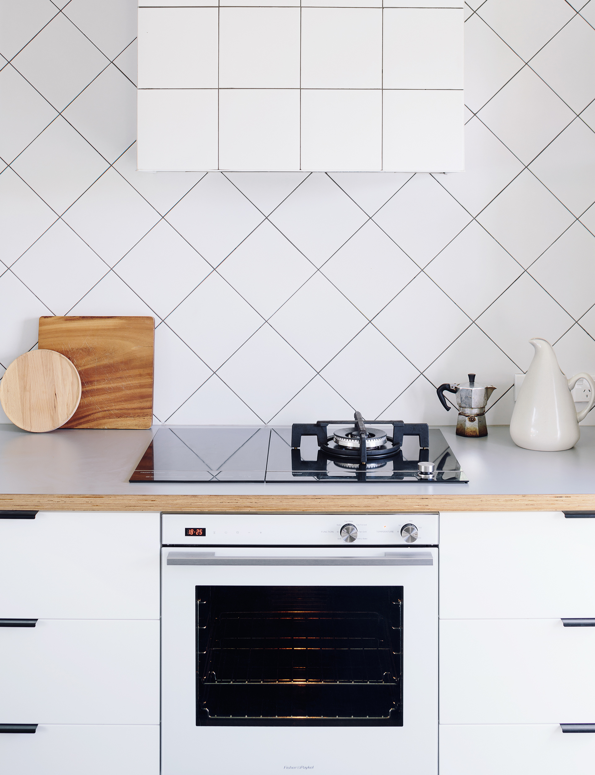 HE0616_Kitchens_Sayes Stock House_SW_25_CMYK