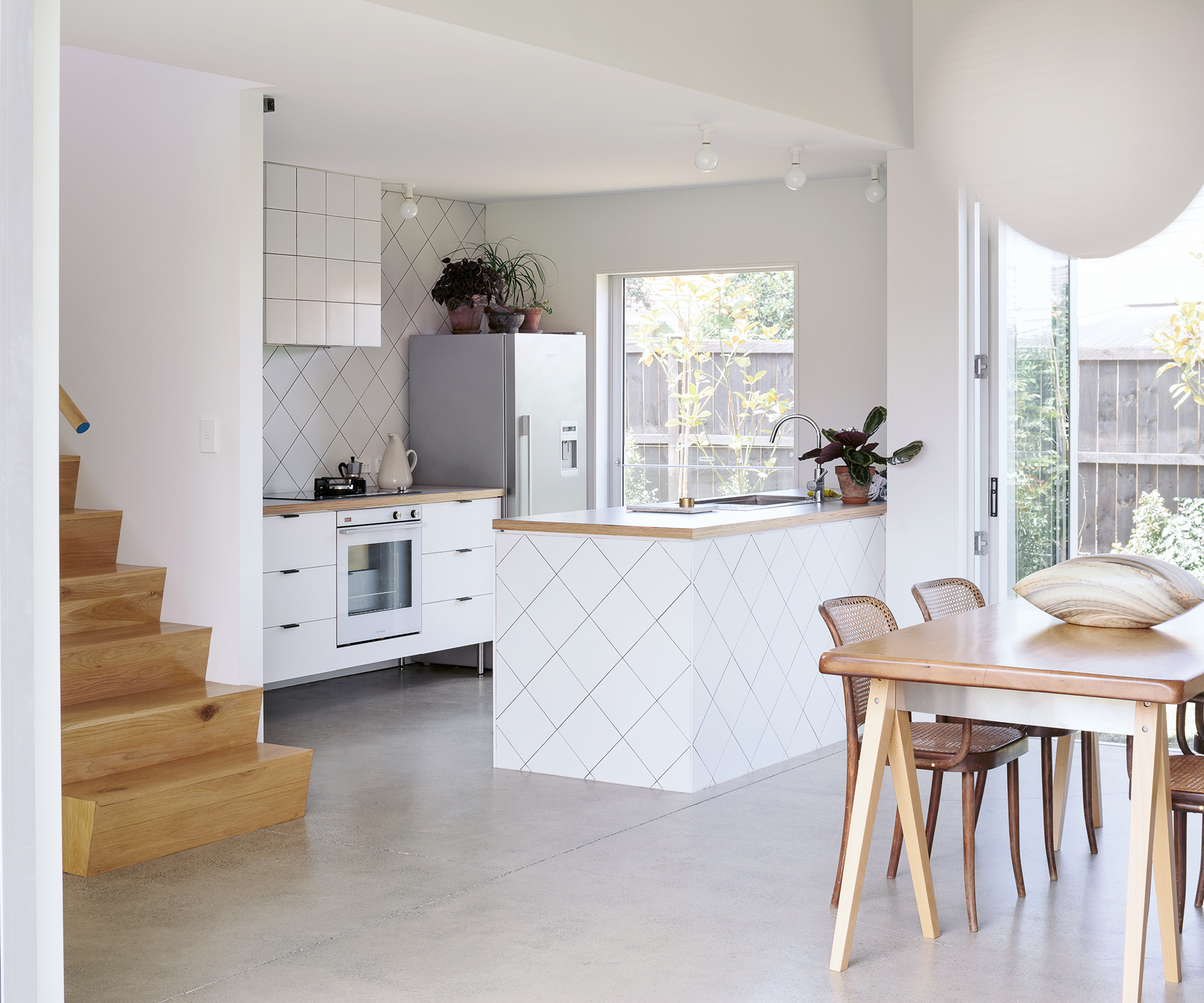HE0616_Kitchens_Sayes Stock House_SW_66_CMYK