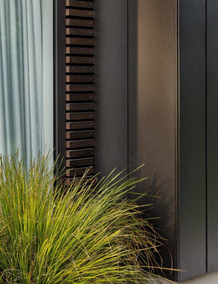 Knitty Cladding This black-clad Wanaka home brings contemporary style to a rustic setting